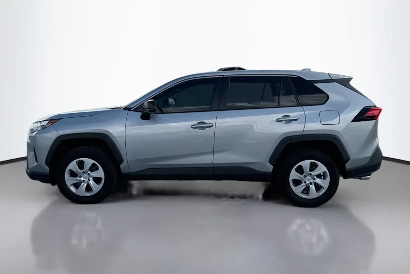 2024 Toyota RAV4 LE photo 1