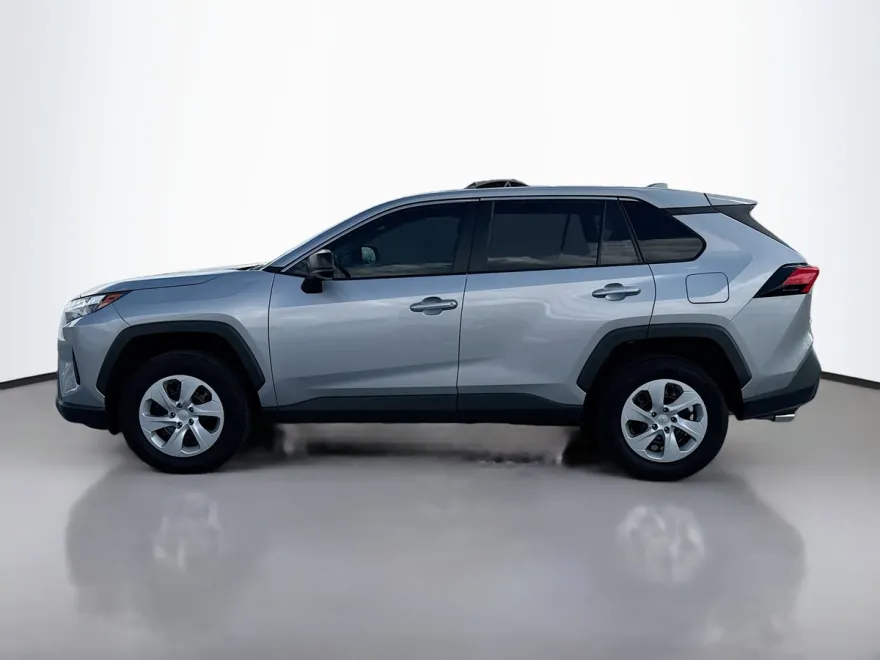 2024 Toyota RAV4 LE photo 1