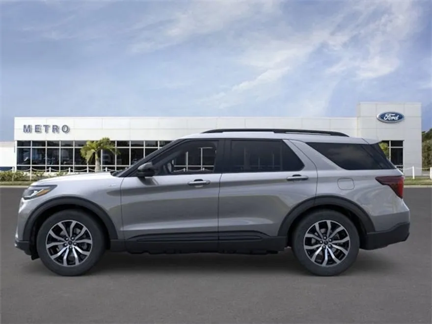 2025 Ford Explorer ST-Line photo 1