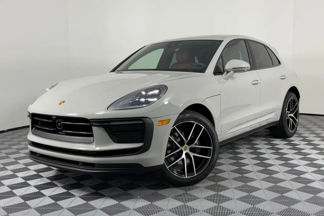 2026 Porsche Macan T photo 1