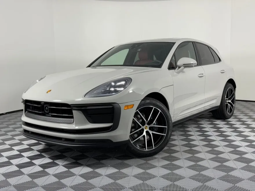 2026 Porsche Macan T photo 1