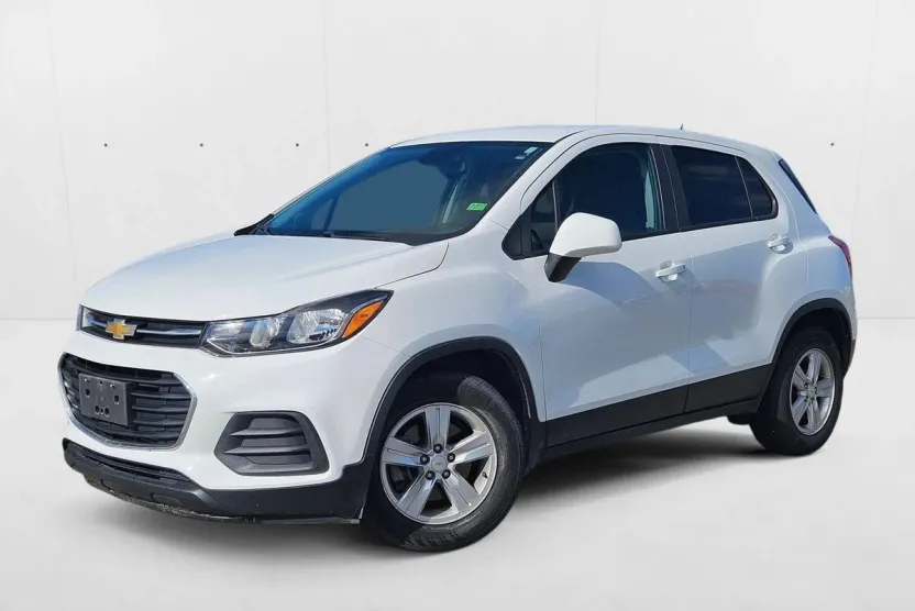2022 Chevrolet Trax LS photo 1