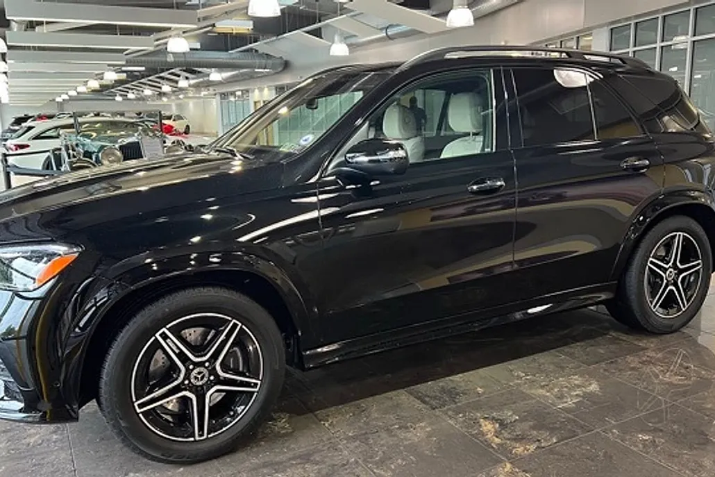 2025 Mercedes Benz GLE 450 4MATIC photo 1