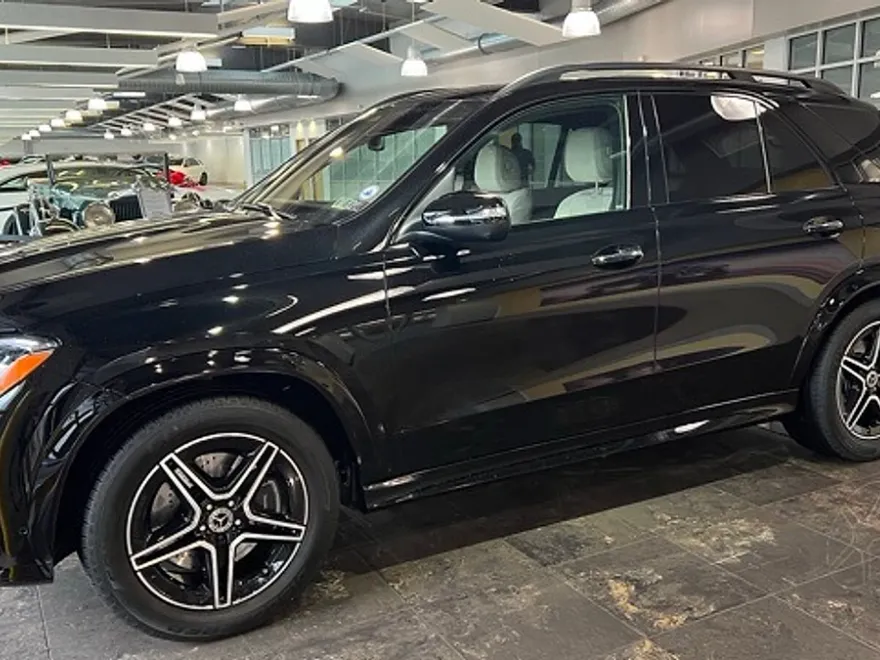 2025 Mercedes Benz GLE 450 4MATIC photo 1