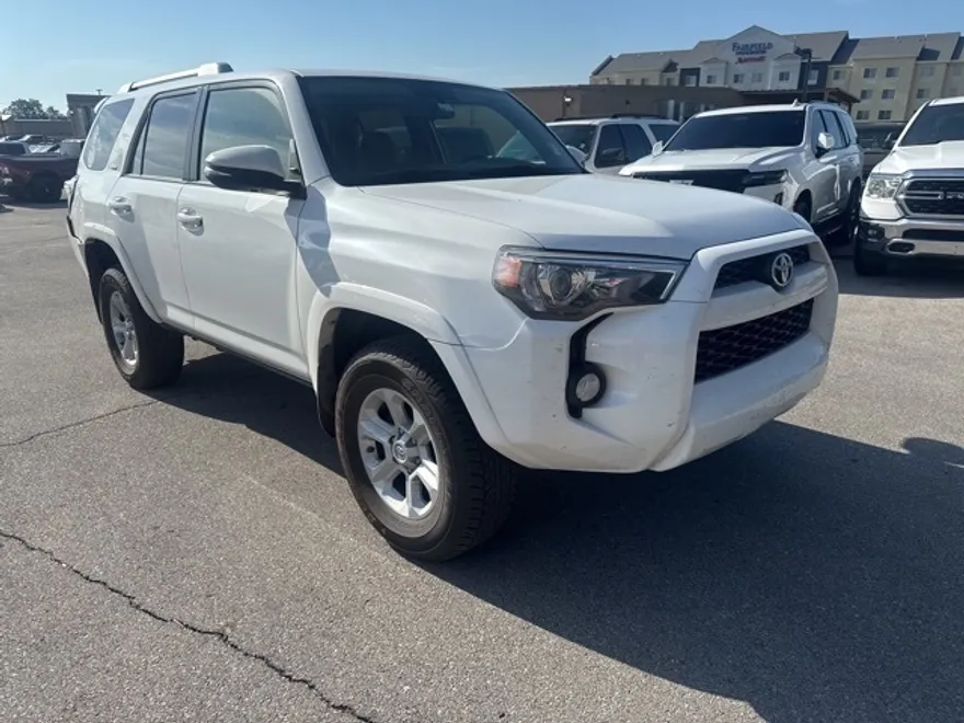 2017 Toyota 4Runner SR5 photo 1