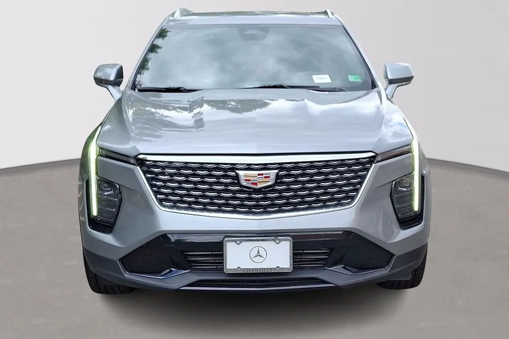 2024 Cadillac XT4 Premium Luxury photo 1
