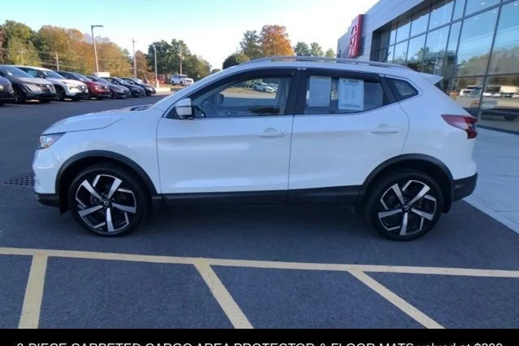 2020 Nissan Rogue Sport SL photo 1