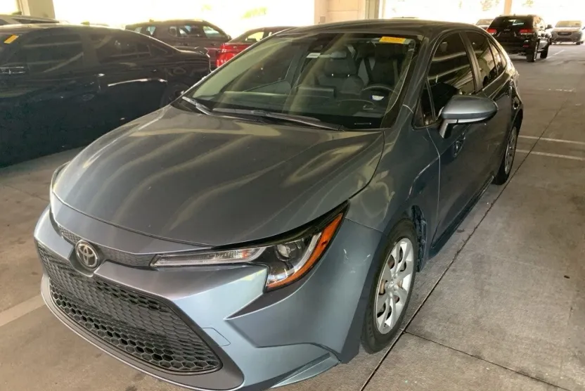 2022 Toyota Corolla LE photo 1