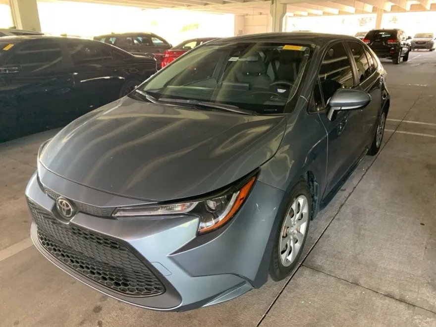 2022 Toyota Corolla LE photo 1