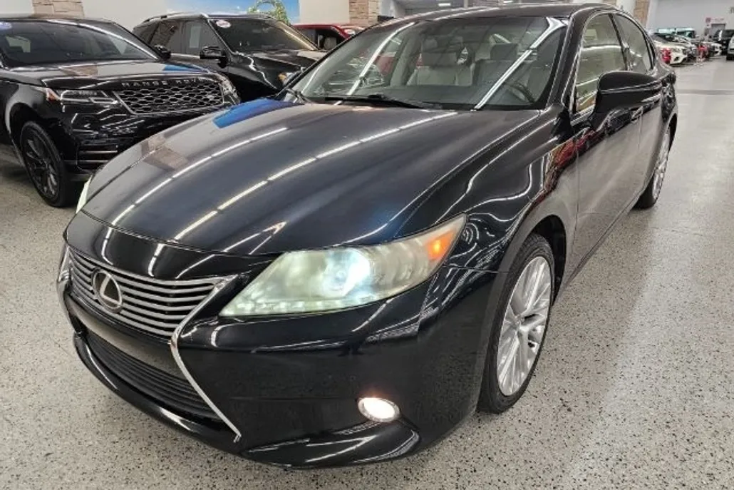 2013 Lexus ES 350 photo 1