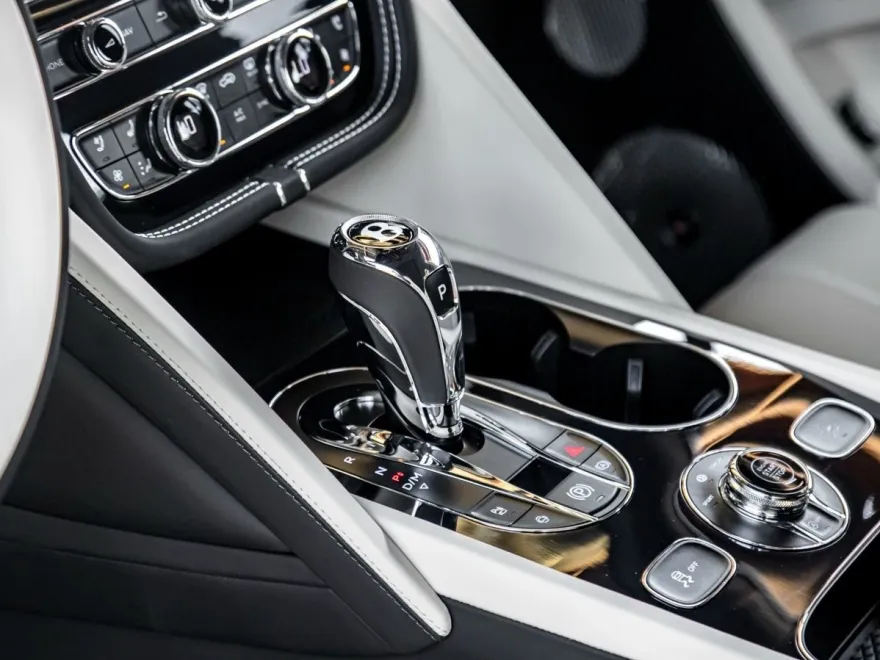 2024 Bentley Bentayga EWB Base photo 17
