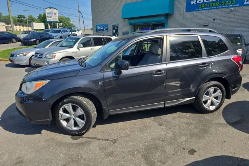 2015 Subaru Forester 2.5i Premium photo 1