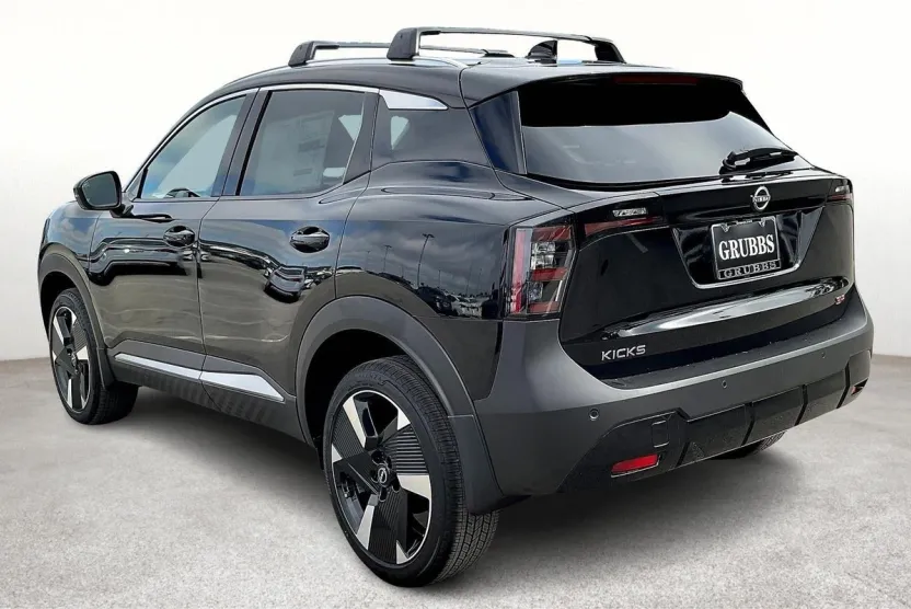 2026 Nissan Kicks SR photo 1