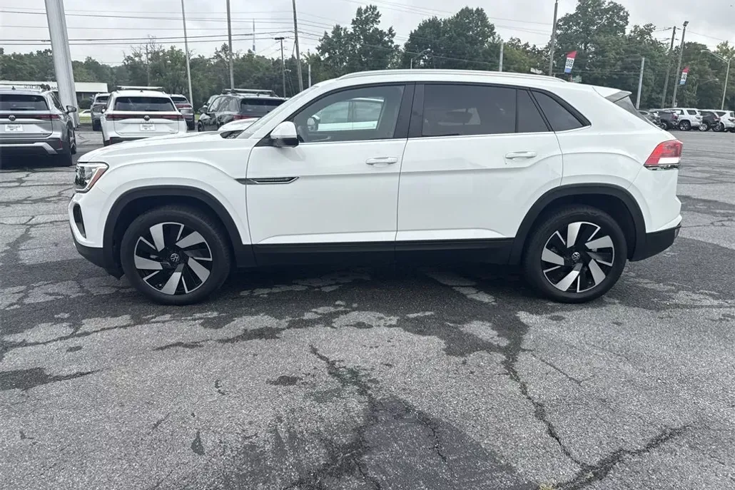 2024 Volkswagen Atlas Cross Sport SE Technology photo 1