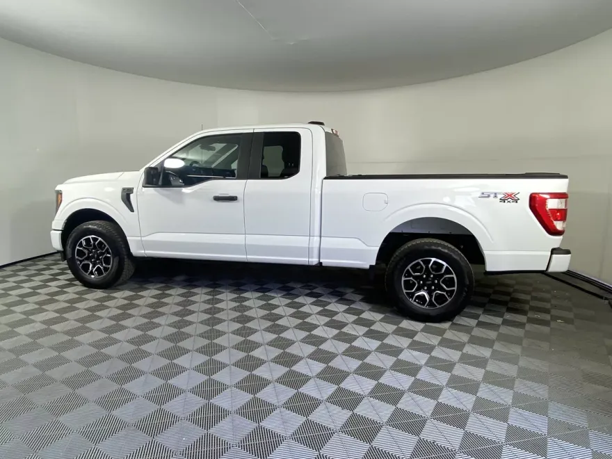 2023 Ford F-150 XL photo 1