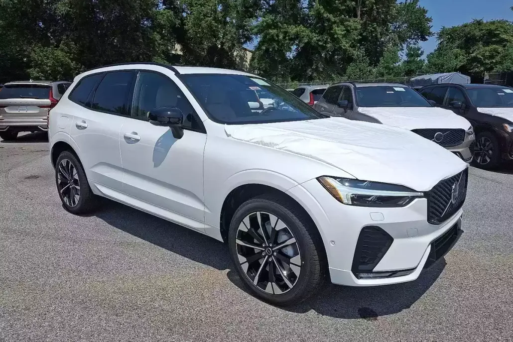 2026 Volvo XC60 B5 Plus photo 1