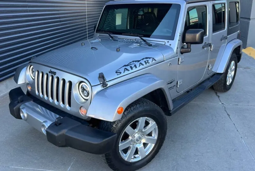 2016 Jeep Wrangler Unlimited Sahara photo 1