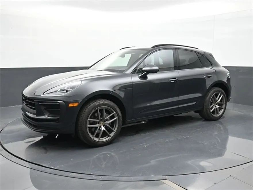 2024 Porsche Macan T photo 1