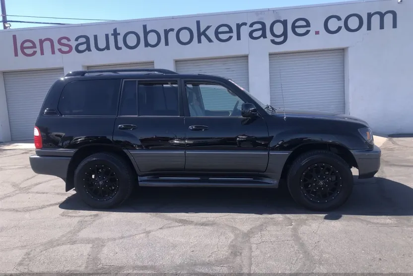 2005 Lexus LX 470 photo 1
