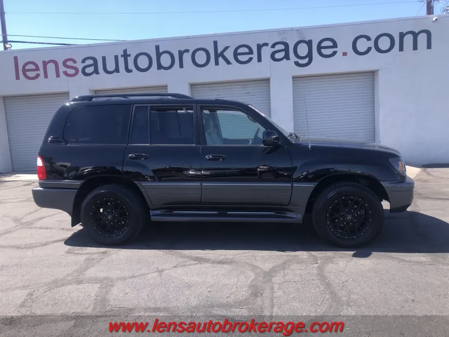 2005 Lexus LX 470 photo 1