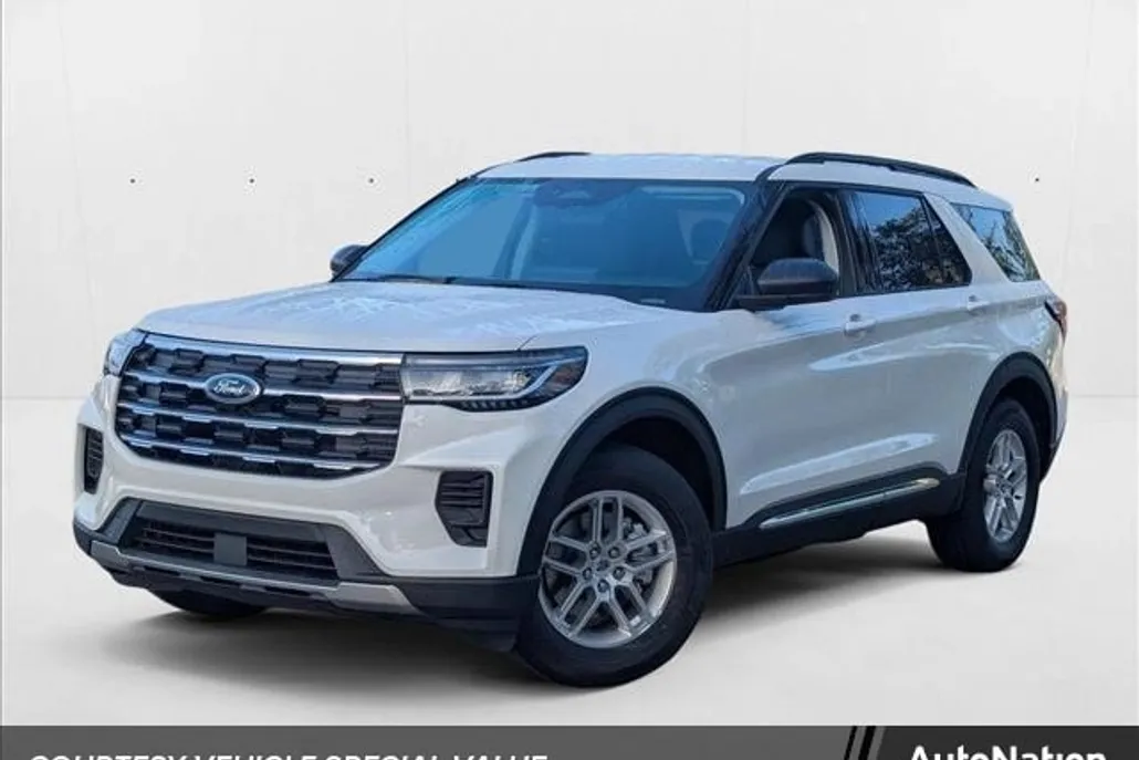 2025 Ford Explorer photo 1