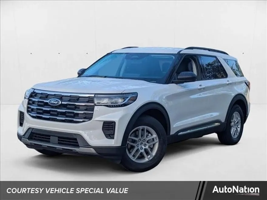2025 Ford Explorer photo 1