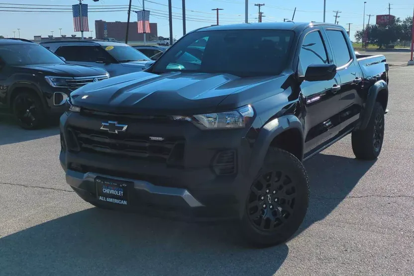 2023 Chevrolet Colorado Trail Boss photo 1