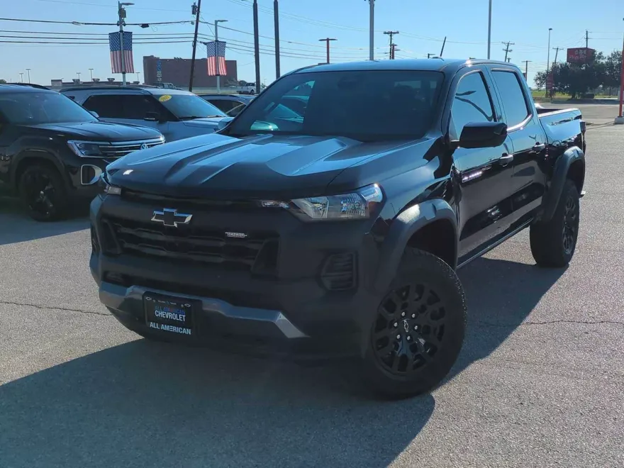 2023 Chevrolet Colorado Trail Boss photo 1
