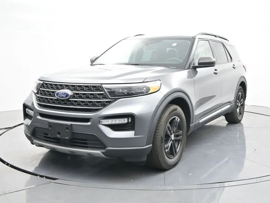 2023 Ford Explorer XLT photo 1