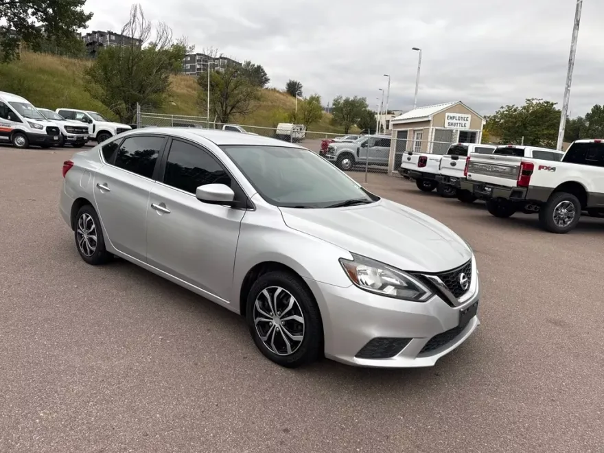2016 Nissan Sentra S photo 1