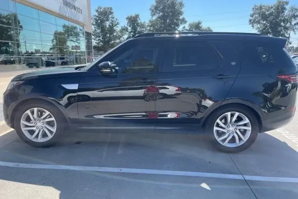 2017 Land Rover Discovery HSE photo 1