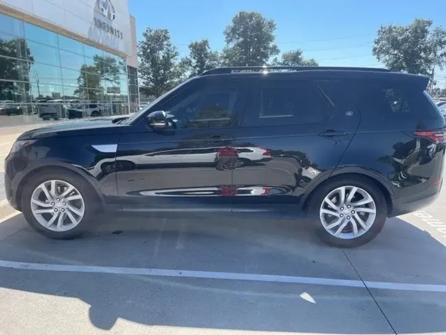 2017 Land Rover Discovery HSE photo 1