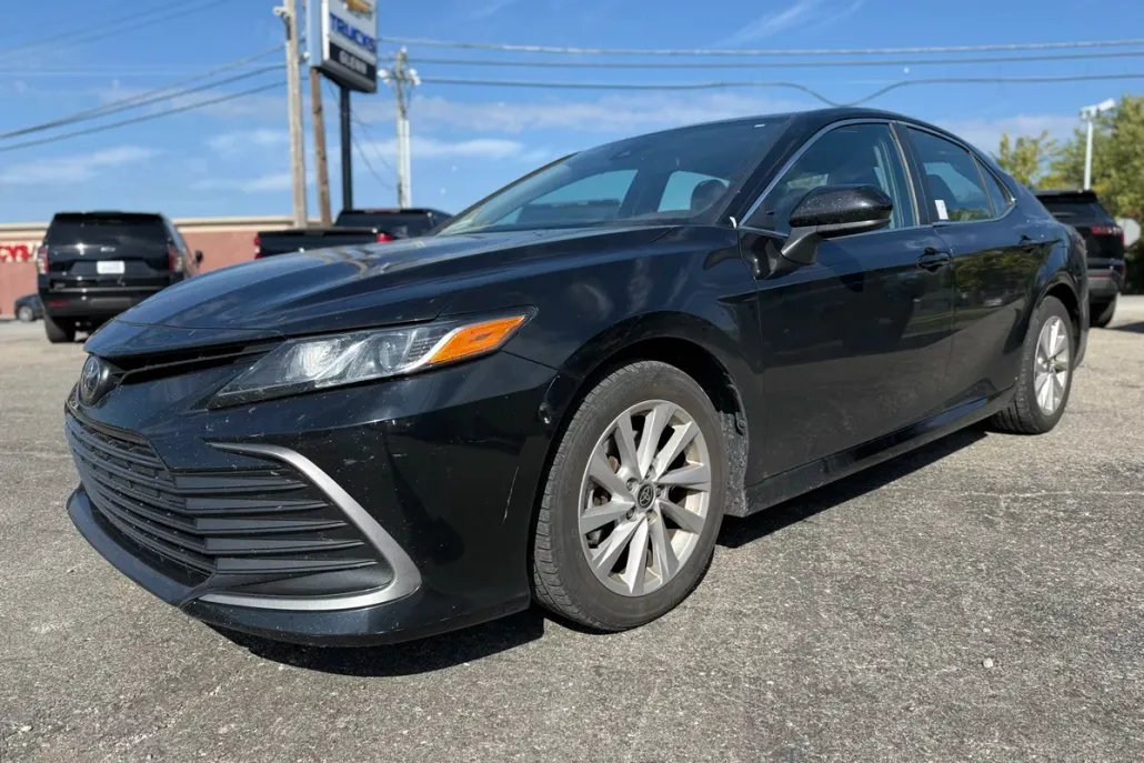 2021 Toyota Camry LE photo 1