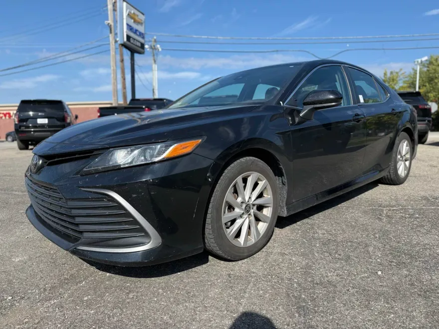 2021 Toyota Camry LE photo 1