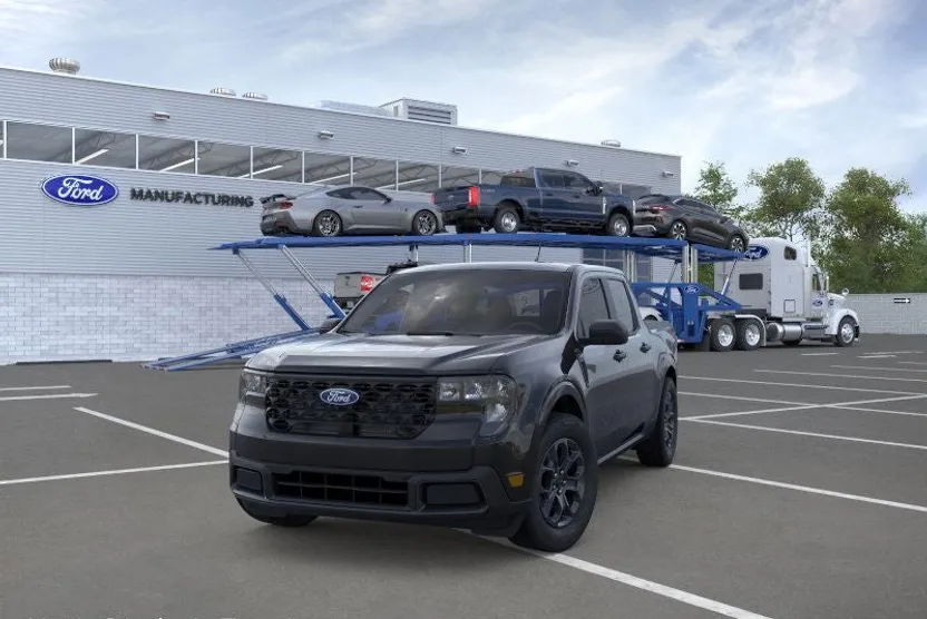 2025 Ford Maverick XLT photo 1