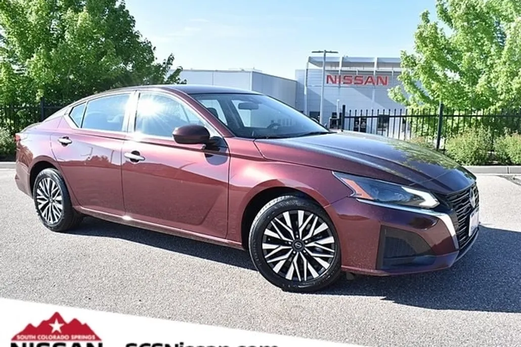 2023 Nissan Altima 2.5 SV photo 1