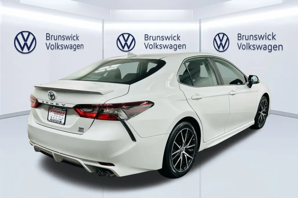 2023 Toyota Camry SE photo 1