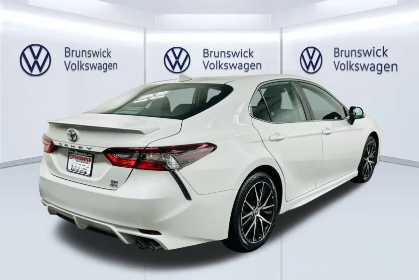 2023 Toyota Camry SE photo 1