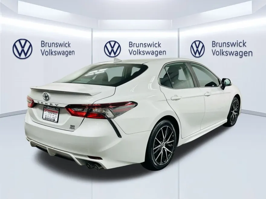 2023 Toyota Camry SE photo 1