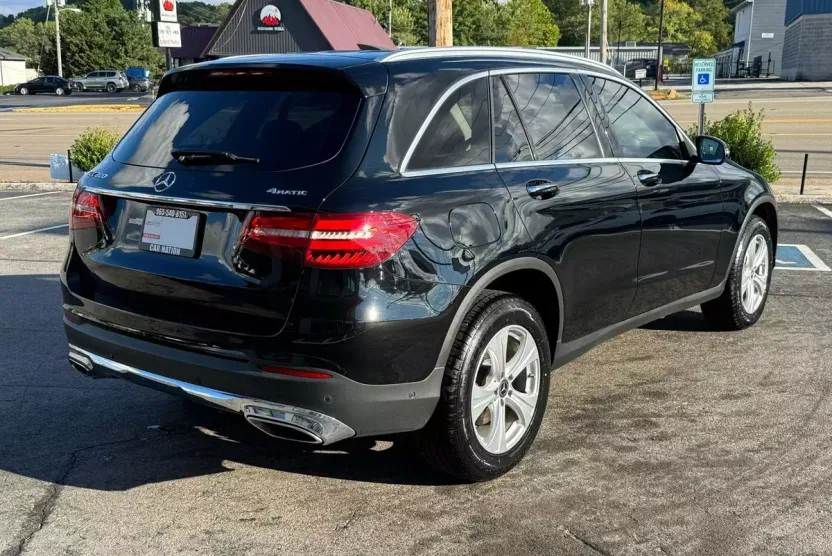 2018 Mercedes Benz GLC 300 4MATIC photo 1