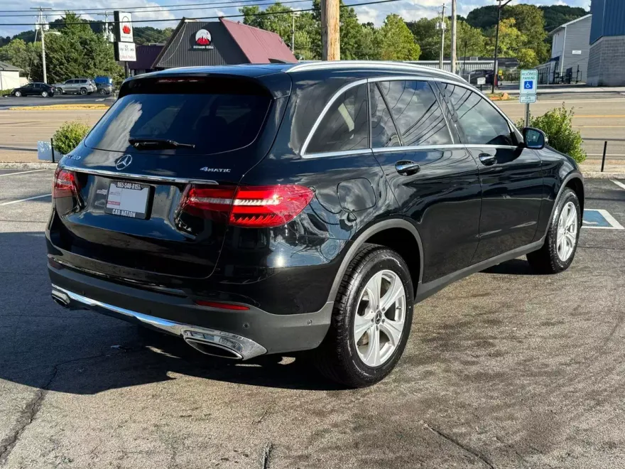 2018 Mercedes Benz GLC 300 4MATIC photo 1