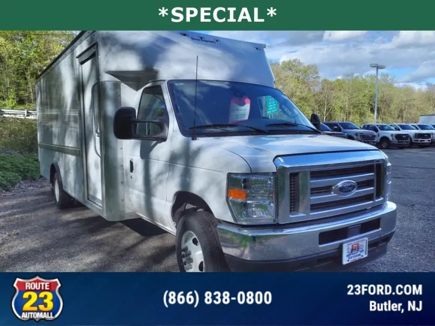 2024 Ford E-450 Cutaway DRW photo 1