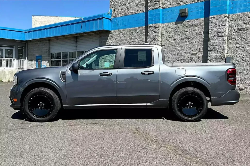 2025 Ford Maverick photo 1