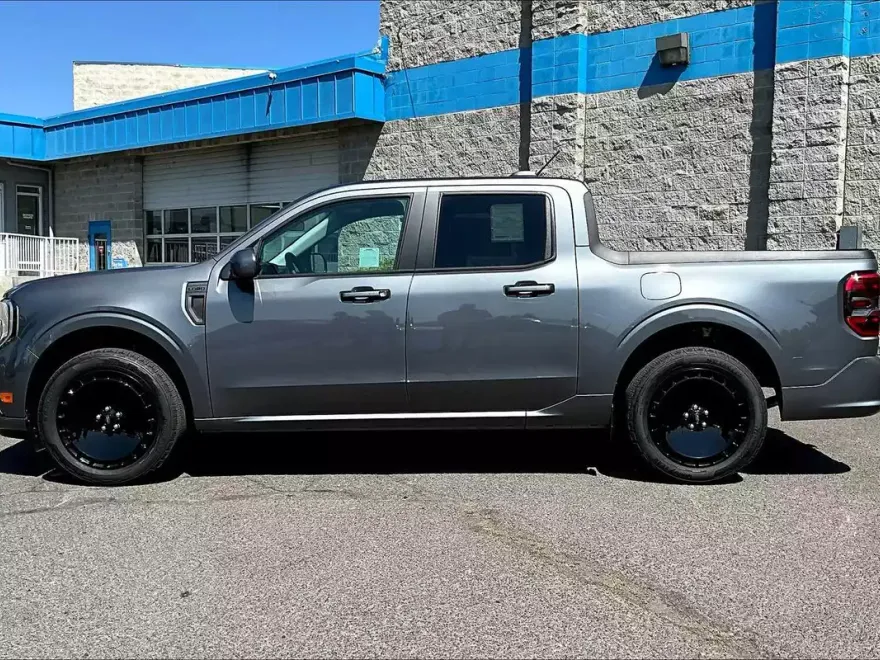 2025 Ford Maverick photo 1