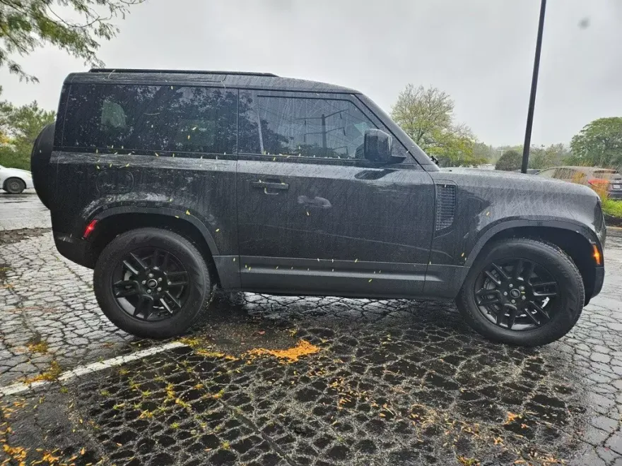 2023 Land Rover Defender 90 SE photo 1