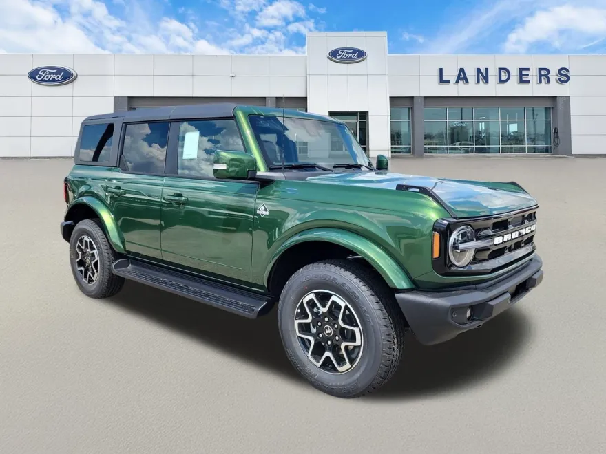 2025 Ford Bronco Outer Banks photo 1