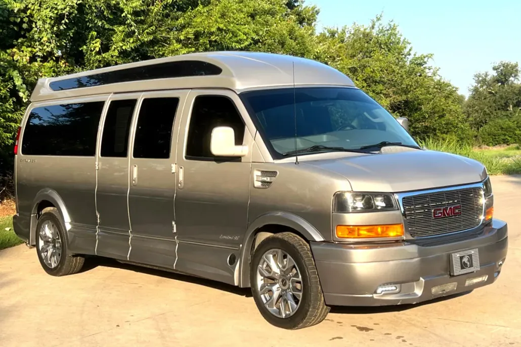 2022 Gmc Savana Passenger photo 1