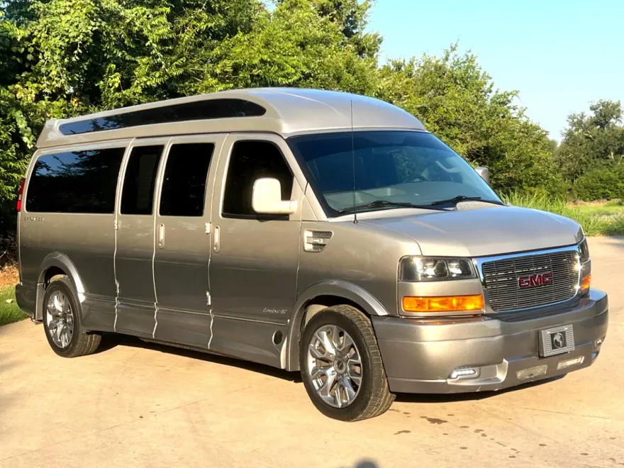 2022 Gmc Savana Passenger photo 1