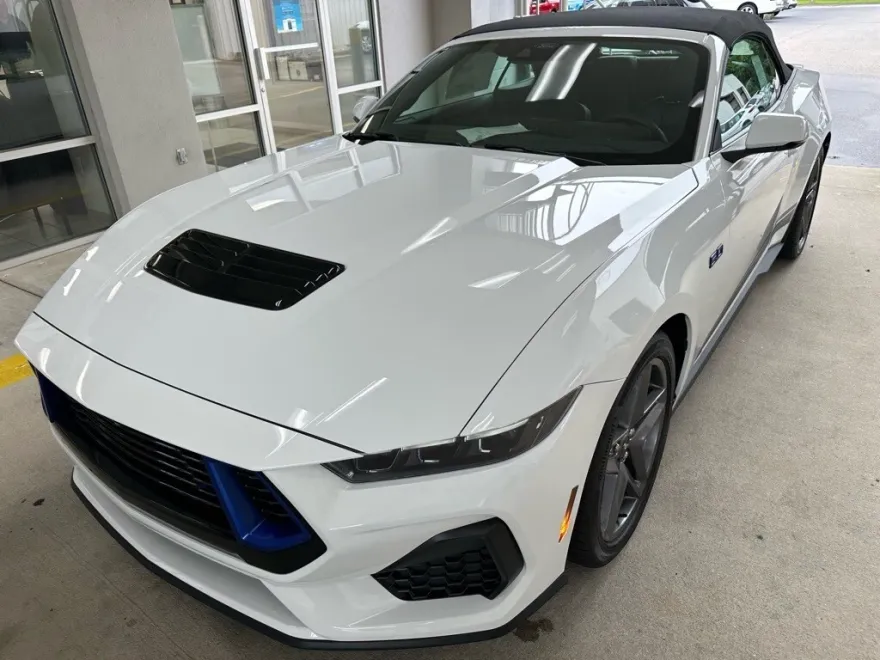 2025 Ford Mustang GT Premium Convertible photo 1