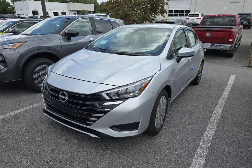 2025 Nissan Versa SV photo 1